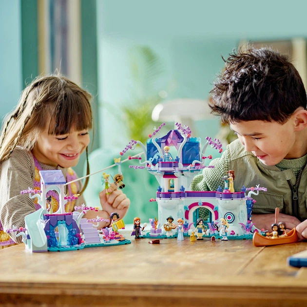 Zestaw klocków LEGO Disney Zaczarowany domek na drzewie 1016 elementów (43215) - obraz 3
