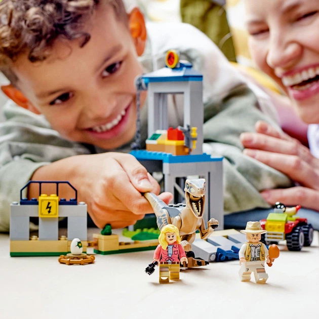Конструктор LEGO Jurassic World Втеча велоцираптора 137 деталей (76957) - зображення 3