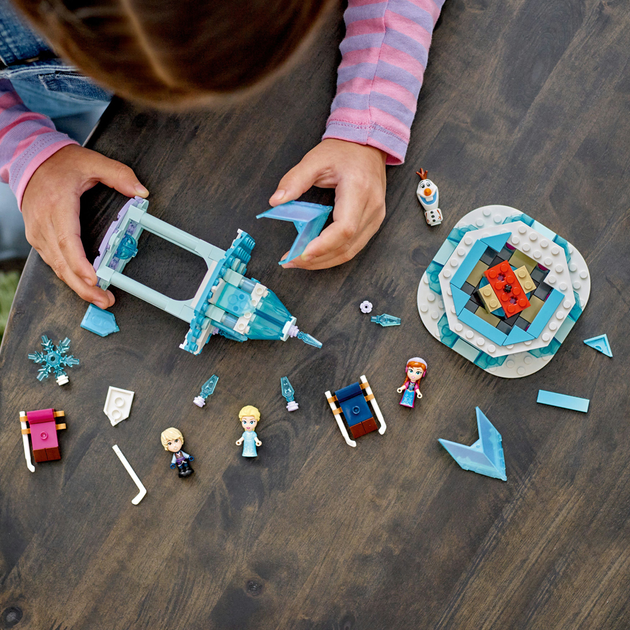 Zestaw klocków LEGO Disney Magiczna karuzela Anny i Elzy 175 elementów (43218) - obraz 4