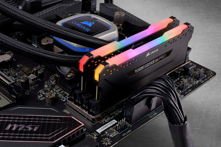 RAM Corsair DDR4-3000 16384MB PC4-24000 (zestaw 2x8192) Vengeance RGB Pro Czarny(CMW16GX4M2C3000C15) - obraz 4