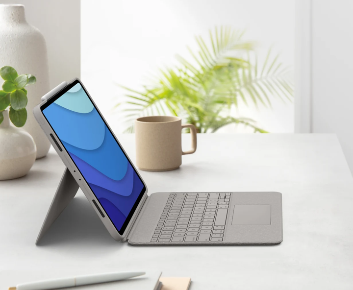 Обкладинка-клавіатура Logitech Combo Touch для Apple iPad Pro 11" 1st/2nd/3rd Gen Sand (920-010172) - зображення 6