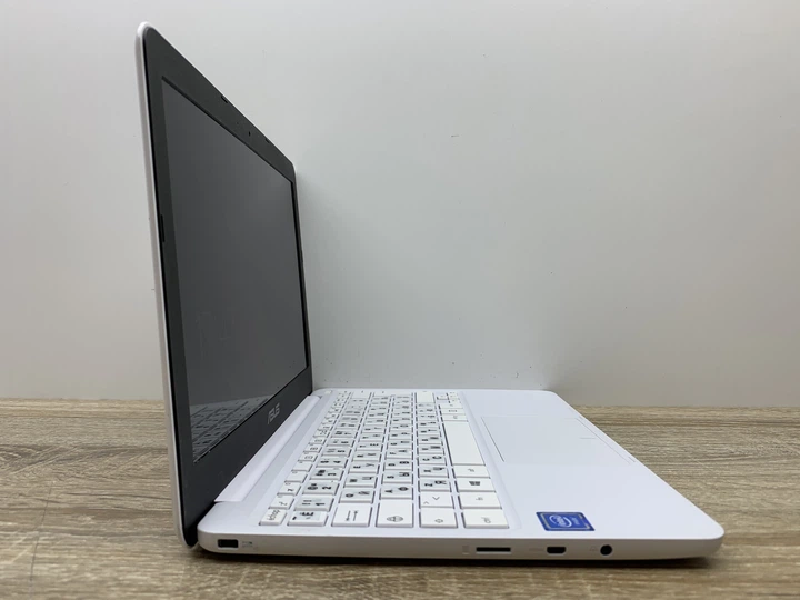 Ноутбук Б/У Asus x205 11.6 HD TN/Atom Z3735F 4(4)x1.83 GHz/RAM 2GB/eMMC 32GB/АКБ 32Wh/Сост. 8.7 - зображення 6