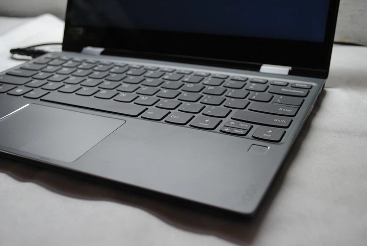 日*︎様 難あり　LENOVO Yoga 720-12IKB /SSD128G/ Ноутбук Lenovo Yoga 720-12IKB 7th Gen Intel Core i5-7200U 8GB-DDR4