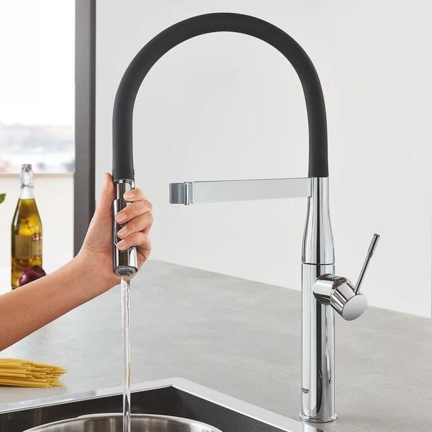 Змішувач для кухні Grohe Essence New висувний дворіжимний аератор, золото (30294GL0) - зображення 3