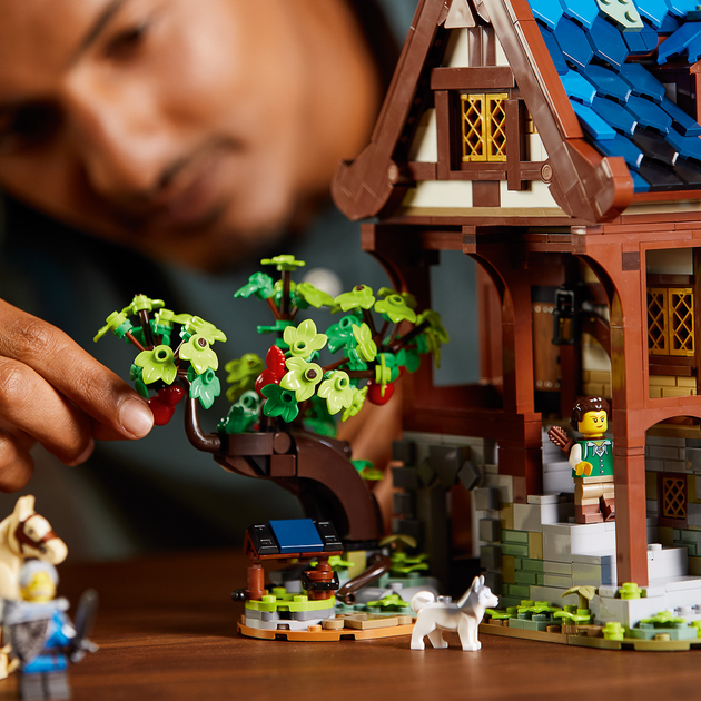 Конструктор LEGO Ideas Середньовічна кузня 2164 деталі (21325) - зображення 4