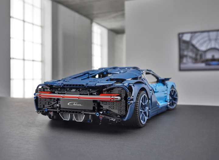 Конструктор LEGO Technic Bugatti Chiron 3599 деталей (42083) - зображення 12