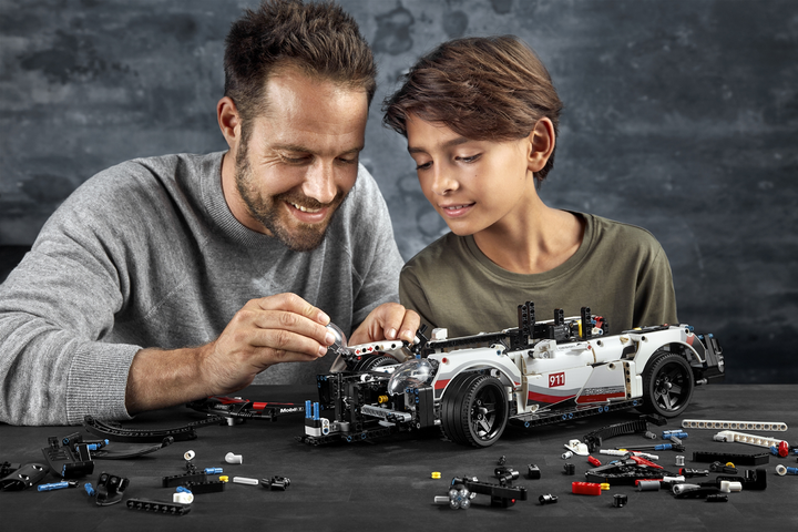 Zestaw klocków LEGO TECHNIC Porsche 911 RSR 1580 elementów (42096) - obraz 3