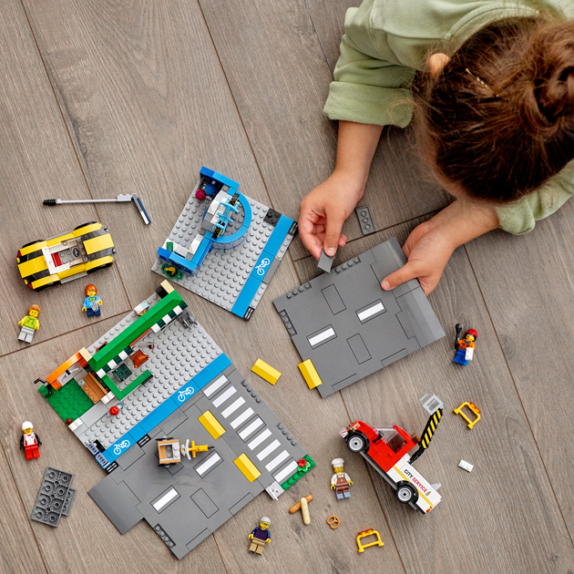 Конструктор LEGO City Торгова вулиця 533 деталі (60306) - зображення 4