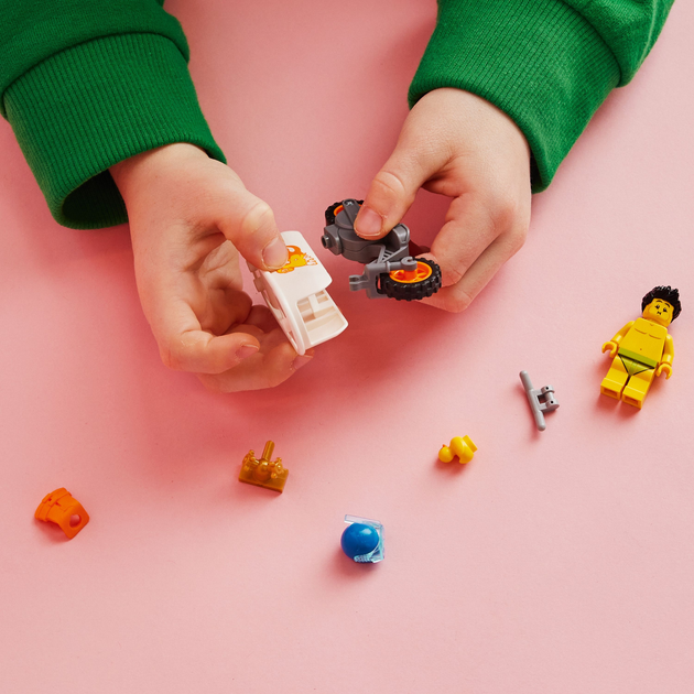 Zestaw klocków LEGO City Kaskaderski motocykl-wanna 14 elementów (60333)  - obraz 4