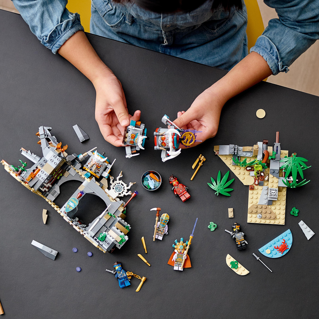 Zestaw klocków LEGO Ninjago Wioska strażników 632 elementy (71747) - obraz 4