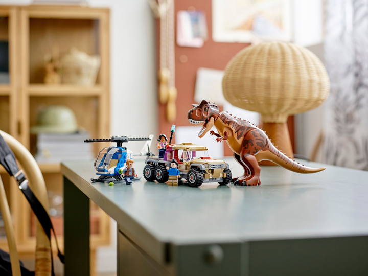 Конструктор LEGO Jurassic World Погоня за карнотавром 240 деталей (76941) - зображення 8