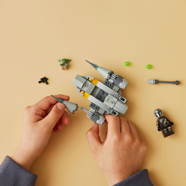 Zestaw klocków LEGO Star Wars Myśliwiec N-1 Mandalorianina w mikroskali 88 elementów (75363) - obraz 4