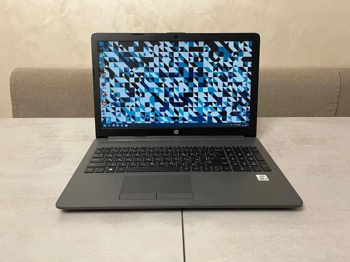 Ноутбук HP 250 G7 / 15.6