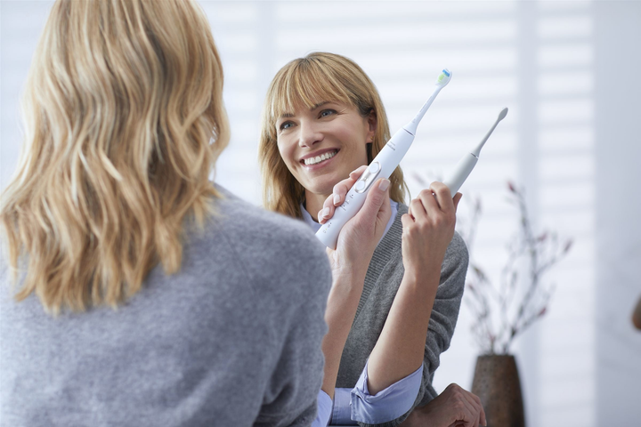 Електрична зубна щітка Philips Sonicare ProtectiveClean 6100 HX6877/28 - зображення 6