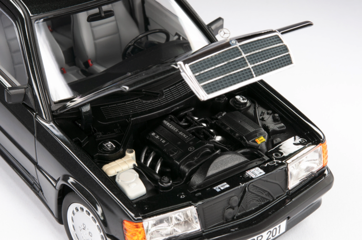 Модель автомобіля Mercedes-Benz 190E 2.3 16V (W201) Black, Scale 1:18 - изображение 5