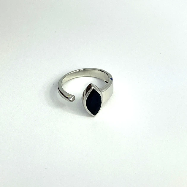 Срібна каблучка з натуральним сапфіром 1.757ct, вага виробу 3,26 гр (2112815) - зображення 2