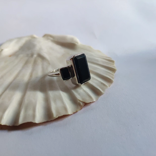 Срібна каблучка з натуральним оніксом 7.808ct, вага виробу 5,89 гр (2127468) - зображення 4