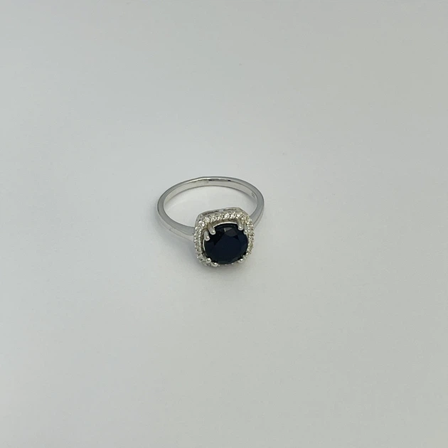 Серебряное кольцо с натуральным сапфиром 1.79ct, фианитами, вес изделия 2,81 гр (2119982) - изображение 2