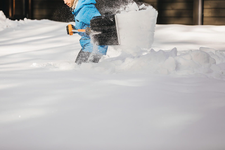 Скрепер-волокуша для уборки снега Fiskars White Snow (1052523)