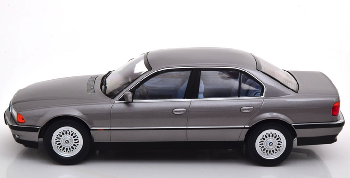 Модель автомобіля BMW 740i (E38) Gray by KK-Scale, Scale 1:18