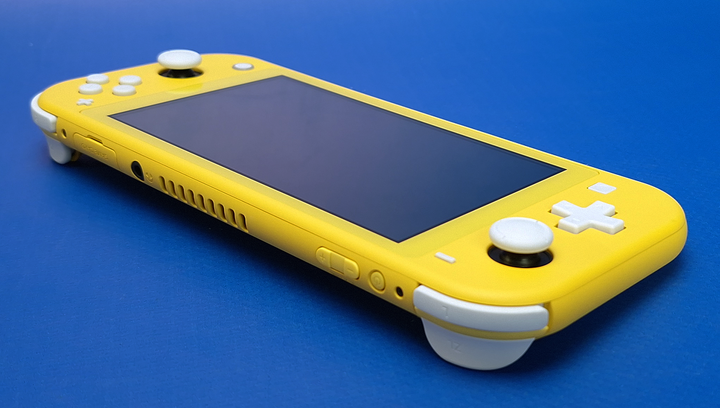 Набор Консоль Nintendo Switch Lite 32GB Yellow Б/У + Игра The Legend of Zelda Breath of The Wild Русская Озвучка - изображение 4