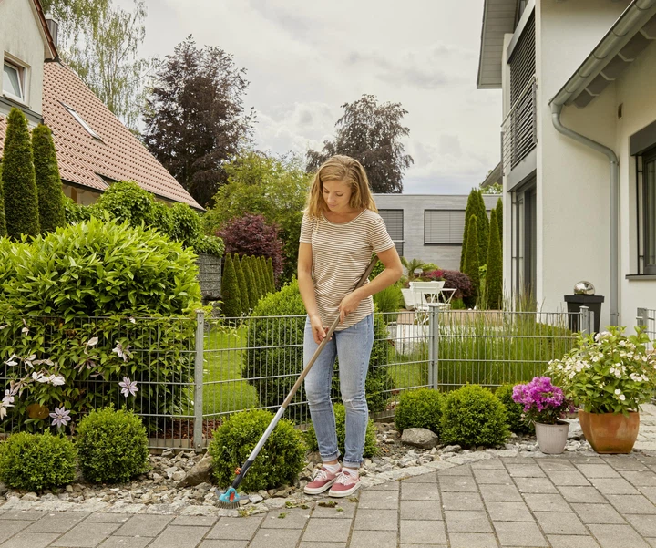 Odkurzacz szczelinowy z nożem i szczotką Gardena Combisystem 3 w 1 stalowy (03608-20.000.00) - obraz 11