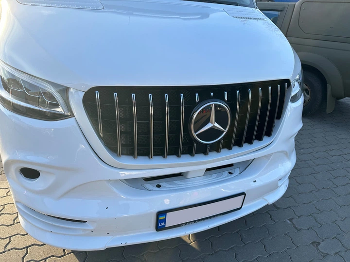 Передня решітка Panamericana GT Chrome Premium V1 З рамкою для Mercedes Sprinter W907/W910 2018- рр - зображення 5