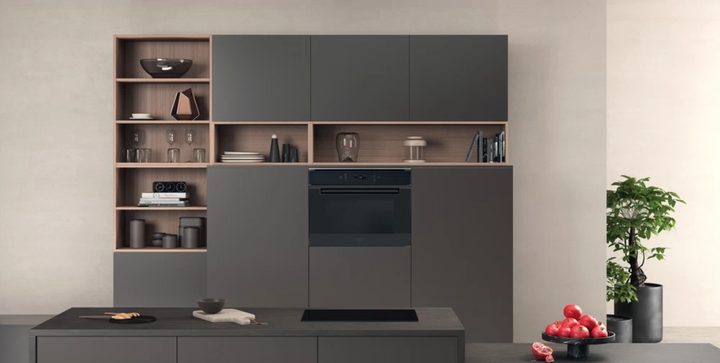 Kuchenka mikrofalowa Hotpoint MP 776 BMI HA Czarna - obraz 3