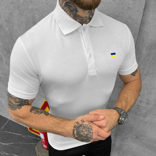 Мужское плотное Поло с принтом "Флаг Украины" / Футболка приталенного кроя белая размер S - изображение 1