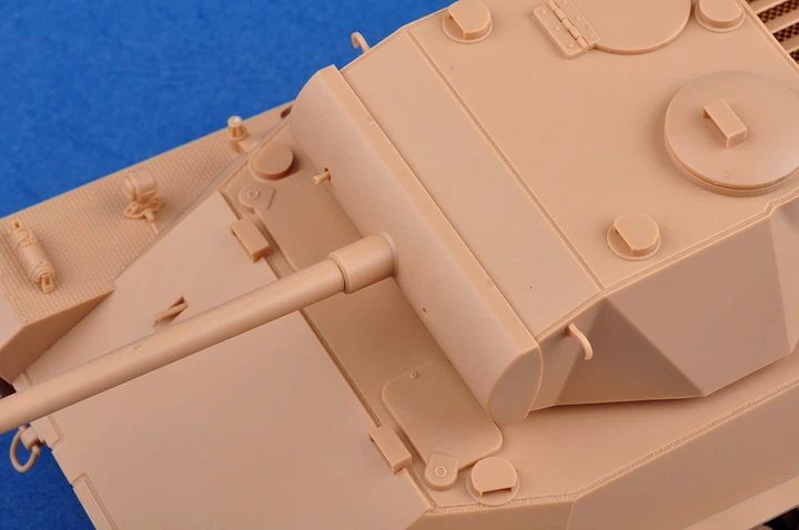 Збірна модель 1/35 угорського танка Hungarian 44M Tas Heavy Tank Hobby Boss 83850 - зображення 3
