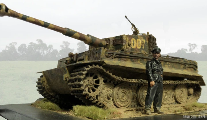Сборная модель 1/35 танк Pz.Kpfw.VI Ausf.E Sd.Kfz.181 Gruppe "Fehrmann" Tiger I Dragon 6484 - Фото 11 Сборная модель 1/35 танк Pz.Kpfw.VI Ausf.E Sd.Kfz.181 Gruppe "Fehrmann" Tiger I Dragon 6484 - изображение 11