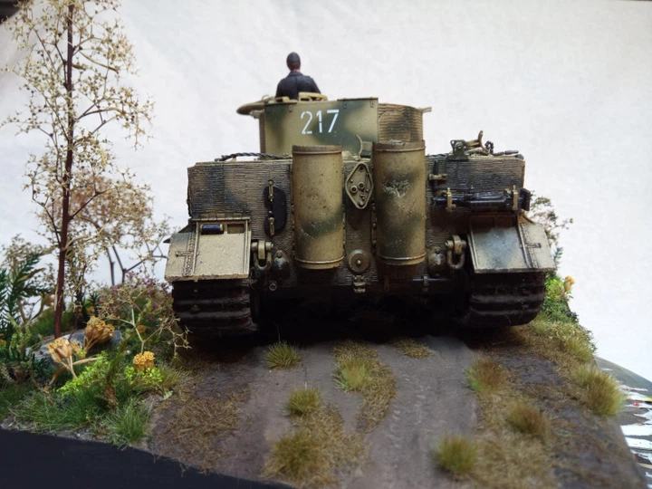 Сборная модель 1/35 танк Pz.Kpfw.VI Ausf.E Sd.Kfz.181 Gruppe "Fehrmann" Tiger I Dragon 6484 - Фото 15 Сборная модель 1/35 танк Pz.Kpfw.VI Ausf.E Sd.Kfz.181 Gruppe "Fehrmann" Tiger I Dragon 6484 - изображение 15