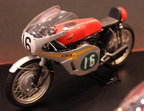 Сборная модель мотоцикла Honda RC166 GP Racer (Full-View Version) Tamiya 14127 1:12 - изображение 5