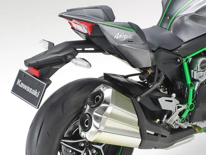 Сборная модель 1/12 мотоцикла Kawasaki Ninja H2 Carbon Tamiya 14136 - Фото 9 Сборная модель 1/12 мотоцикла Kawasaki Ninja H2 Carbon Tamiya 14136 - изображение 9