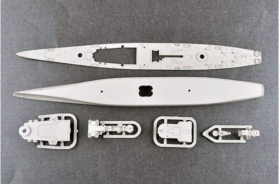Збірна модель 1/700 військовий корабель Large cruiser USS Alaska CB-1 Trumpeter 06738 - зображення 5
