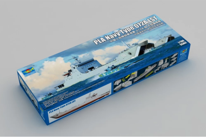 Збірна модель 1/700 військовий корабель PLA Navy Type 072A LST Trumpeter 06728 - зображення 4