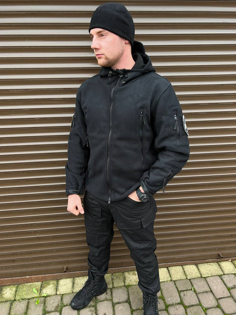 Мужская флисовая Куртка с капюшном и панелями под шевроны черная размер XL - изображение 1