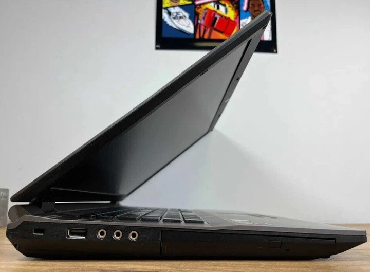 Игровой ноутбук Clevo W370ST / 17.3" IPS / Intel Core i5-3210M (2 (4) ядра по 2.5-3.1 GHz) / 8GB DDR3 / 512GB SSD / GeForce GTX 660M, 2GB GDDR5, 128-bit / WebCam / DVD-ROM / Win 10 б/у - изображение 4