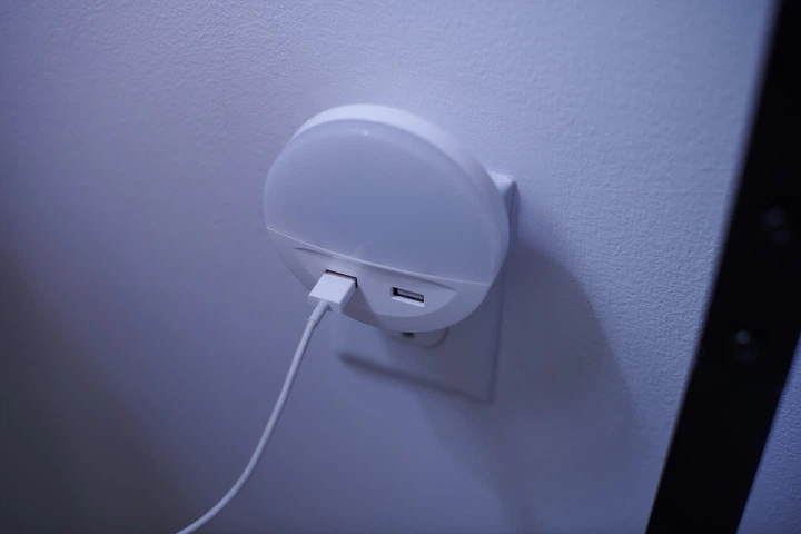 Nocna lampka LEDVANCE LUNETTA USB 3000K (4058075266902) - obraz 9
