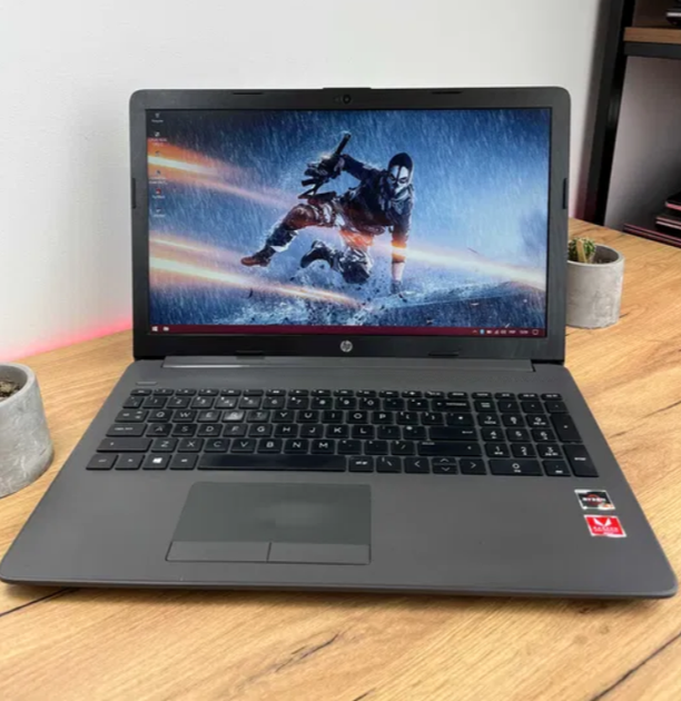 Ноутбук HP 255 G7 / 15.6" TN / AMD Ryzen 3 2200U (2 (4) ядра по 2.5 - 3.4 GHz) / 8GB DDR4 / 1 TB HDD / AMD Radeon Vega 3 / WebCam / Windows 10 Pro Lic б/в - зображення 3