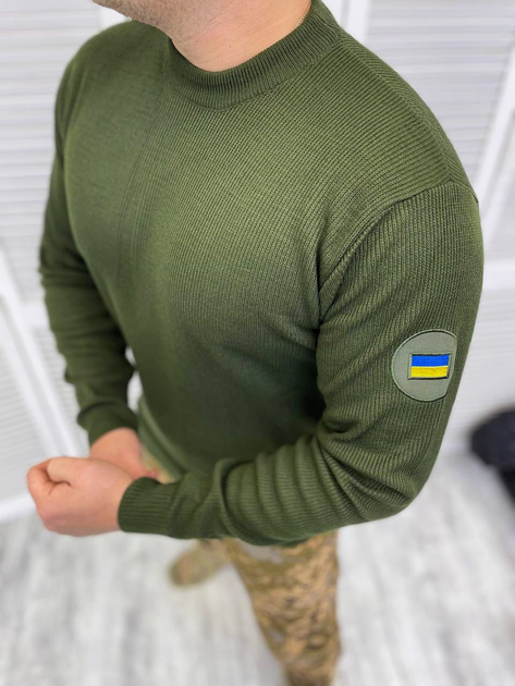 Вязаный мужской свитер с вышивкой флагом на рукаве / Теплая кофта хаки размер M - изображение 1