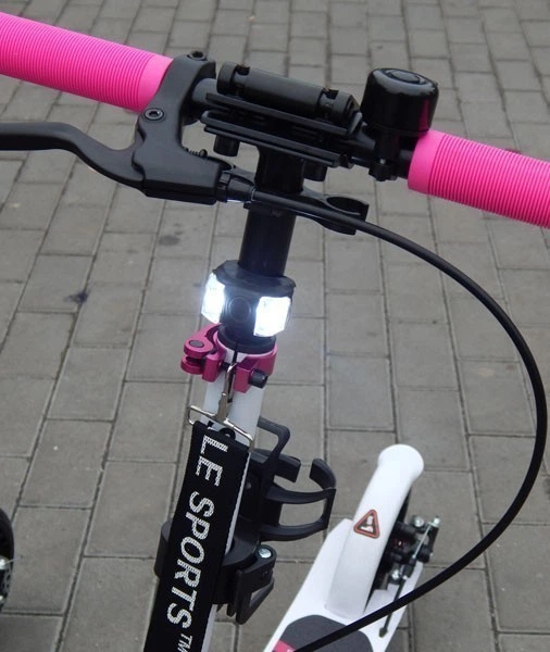 Самокат складний Scale Sports SS-12 ДИСКОВЕ гальмо з амортизатором LED-ліхтариком білий з рожевим двоколісний РЕМІНЬ в подарунок 7+ - Фото 8 Самокат складний Scale Sports SS-12 ДИСКОВЕ гальмо з амортизатором LED-ліхтариком білий з рожевим двоколісний РЕМІНЬ в подарунок 7+ - зображення 8