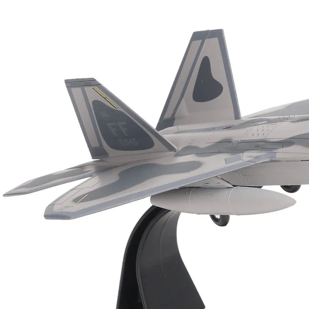 Модель самолета истребителя F-22 Raptor метал масштаб 1:100