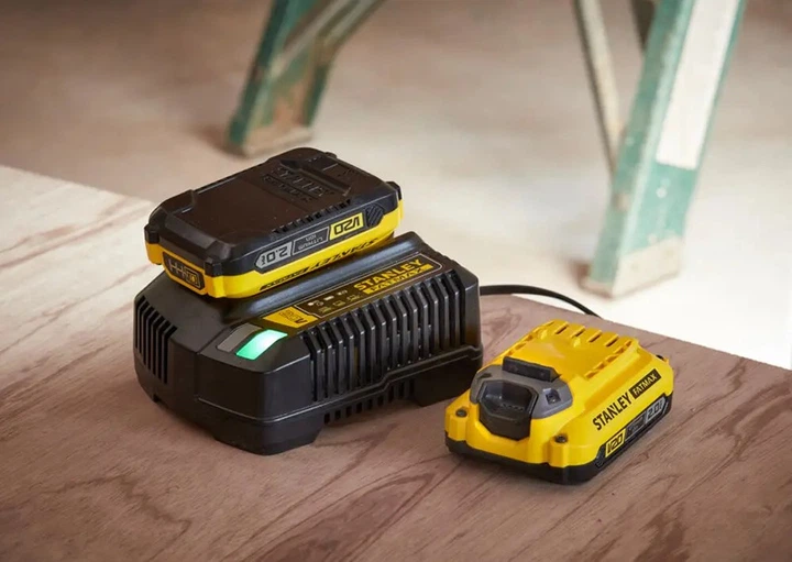 Зарядное устройство и 2 аккумулятора Stanley FATMAX SFMCB12D2 - Фото 5 Зарядное устройство и 2 аккумулятора Stanley FATMAX SFMCB12D2 - изображение 5