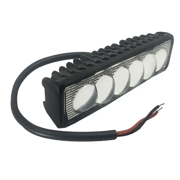 Додаткова світлодіодна LED-фара з лінзами LD18 W 6 smd, 10-30 B - Фото 2 Додаткова світлодіодна LED-фара з лінзами LD18 W 6 smd, 10-30 B - зображення 2