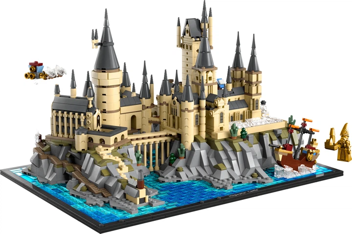 Конструктор LEGO Harry Potter Замок и территория Хогвартса 2660