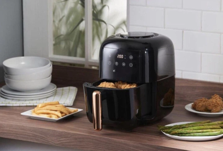 黒 タッパーウェア　エアフライヤー Tupperware 焼き魚も大得意‼️タッパーウェアエアフライヤー happy123cooking | キッチン家電