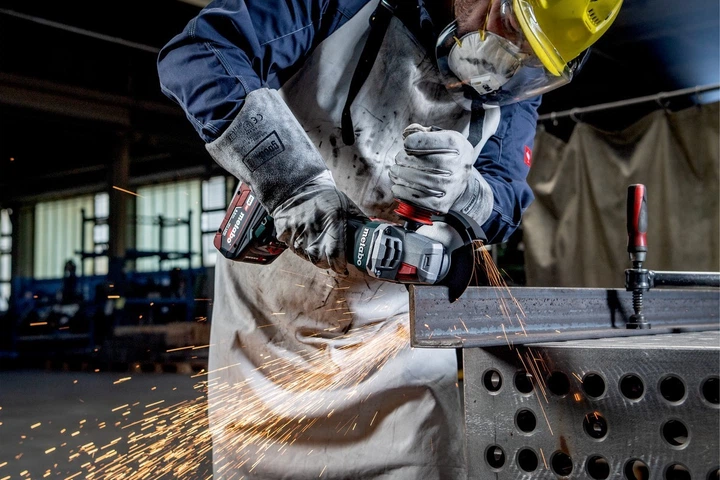 Аккумуляторная угловая шлифмашина Metabo WB 18 LTX BL 15-180 Quick без акб, в кейсе (601735840) - Фото 4 Аккумуляторная угловая шлифмашина Metabo WB 18 LTX BL 15-180 Quick без акб, в кейсе (601735840) - изображение 4