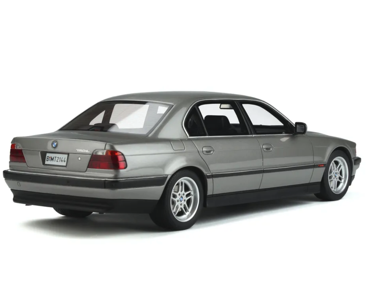 Модель автомобіля BMW 750 iL (E38) Aspen Silver Metallic by