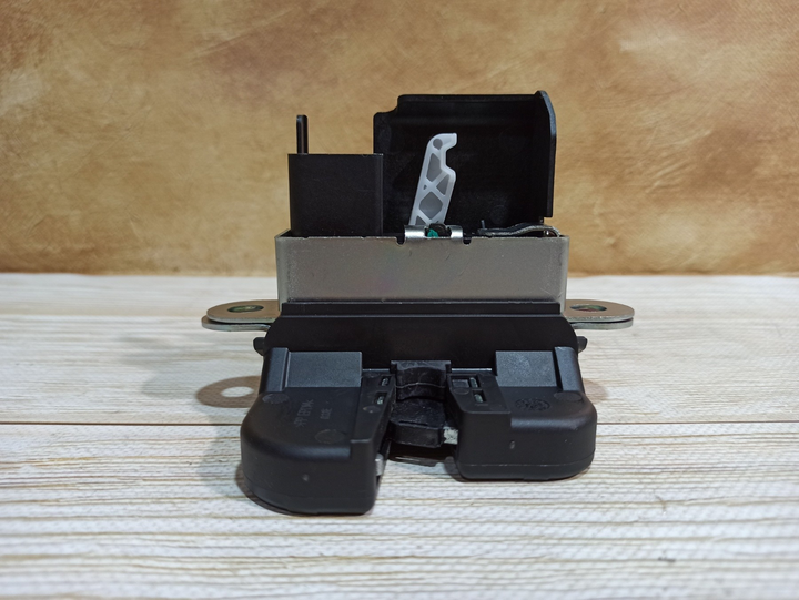 Замок крышки багажника 9555ZC-5F Фольксваген Гольф 5 6 Пассат Б6 Б7 ...